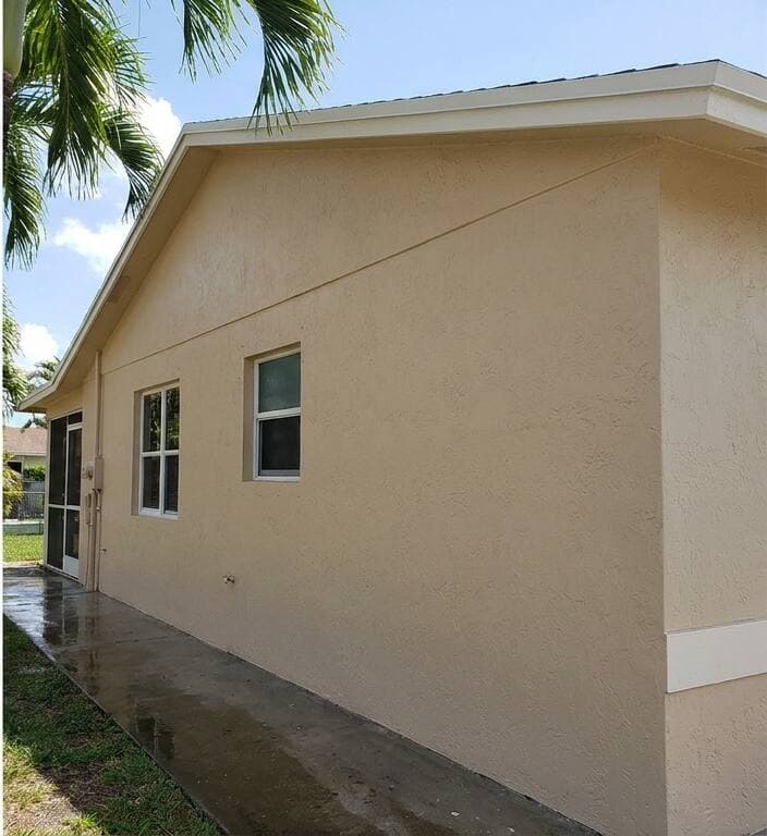 Stucco siding - North Miami after pressure washing Miami